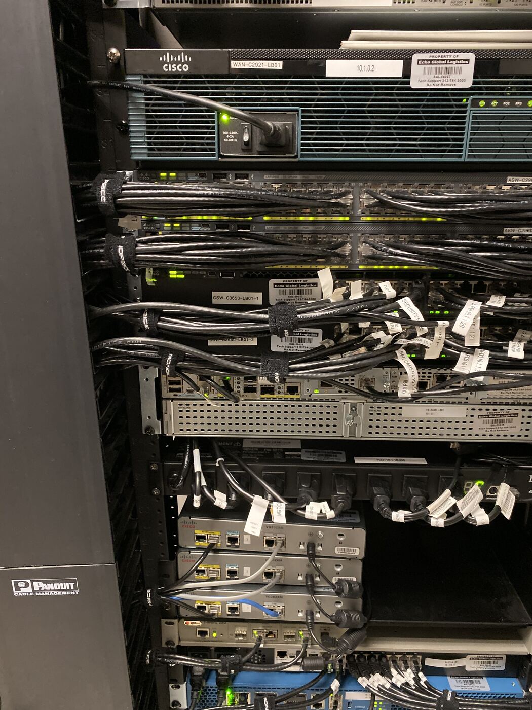 Router and server equipment in a network rack